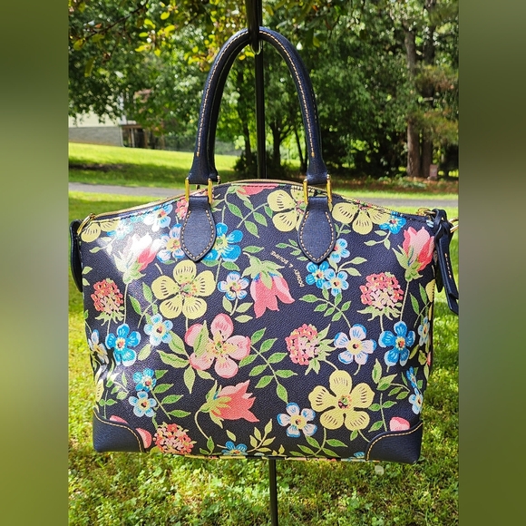 Dooney & Bourke Large Satchel EUC - Picture 13 of 16